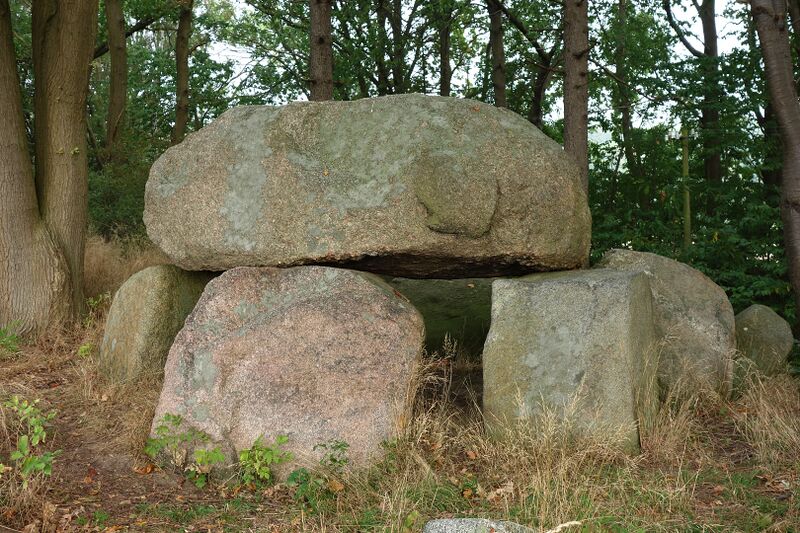 Datei:Hünengräber Lonvitz 1 1.jpg