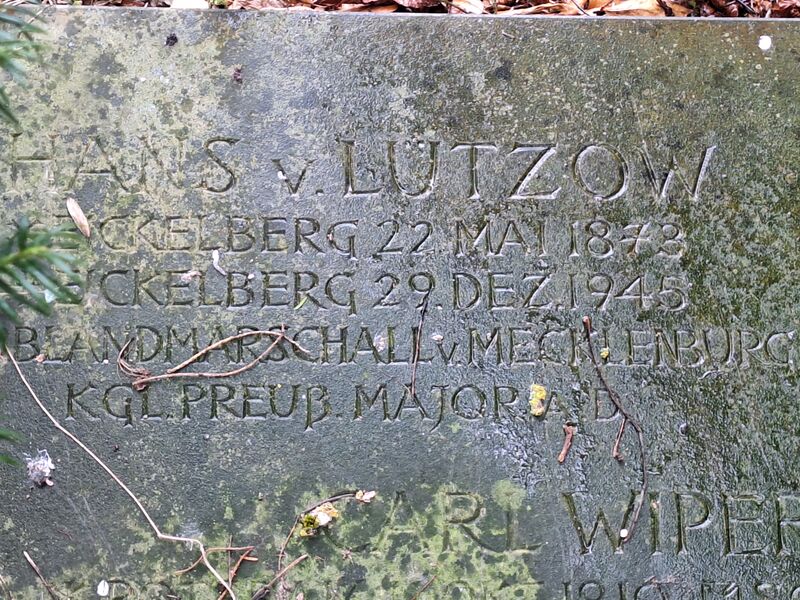Datei:Eickelberg-Eickelberg Friedhof Hans von Lützow.jpg