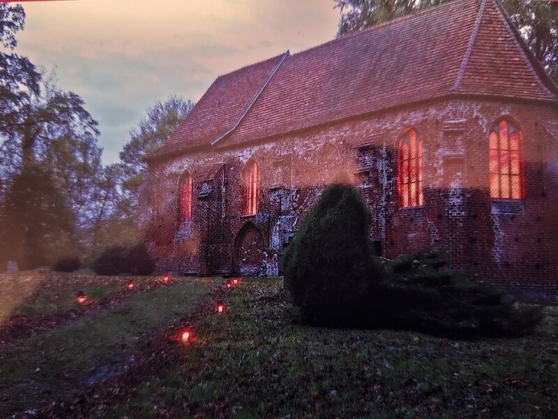 Datei:Eickelberg.Kirche am Abend.jpg