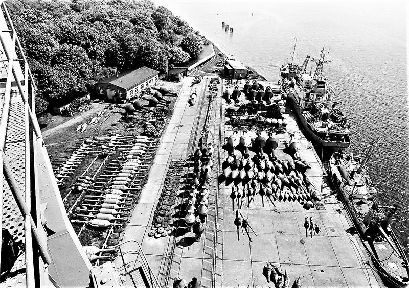 Datei:Tonnenhof Stralsund 1987 Archiv WSA Stralsund.JPG
