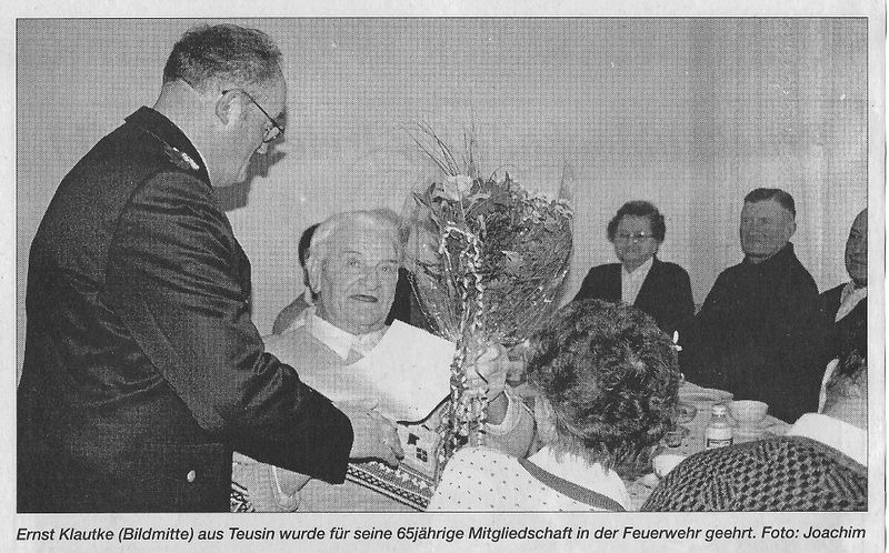 Datei:Feuerwehrehrung, Dez.1997.jpg