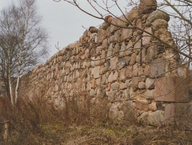 Datei:Wrangelsburg Mauer.jpg