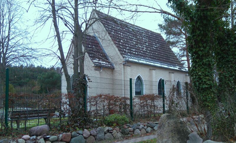 Datei:Kapelle Zempin Friedhof 2018.jpg
