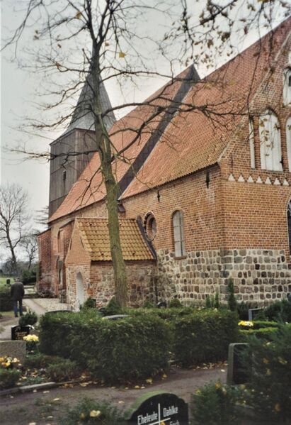Datei:2001 Hohendorf Kirche 2.jpg