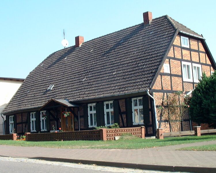 Datei:Strahlendorf-KA Dobbertin 990 (2002).jpg