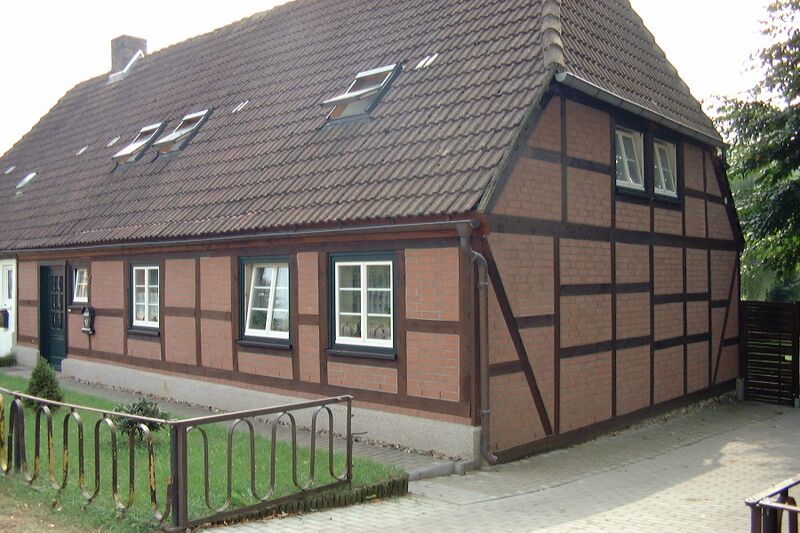 Datei:Dobbertin-Dorf 420 (2002).jpg