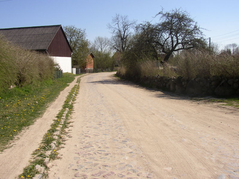 Datei:Gepflasterte Straße bei Beckmeyer vor Wegebau.JPG