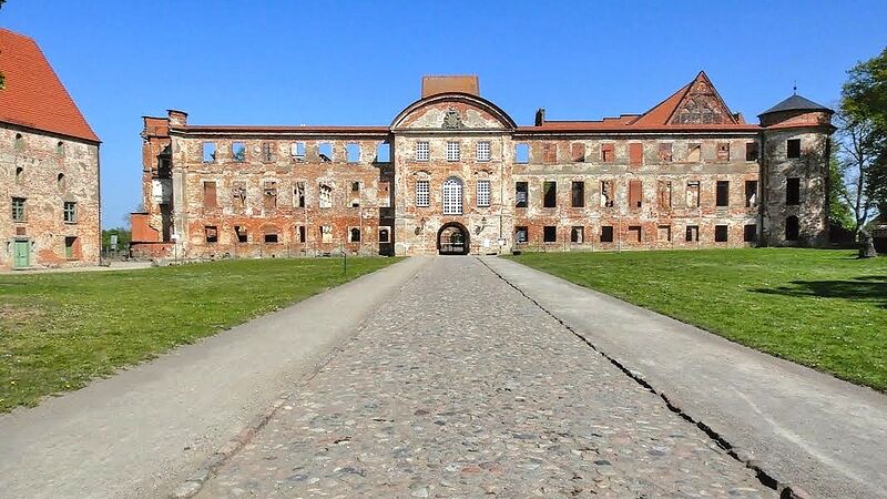 Datei:Fotopa Dargun k Schlossruine ew.jpg
