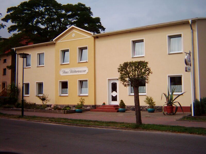 Datei:12 b 2005 Fischerstr 10.jpg