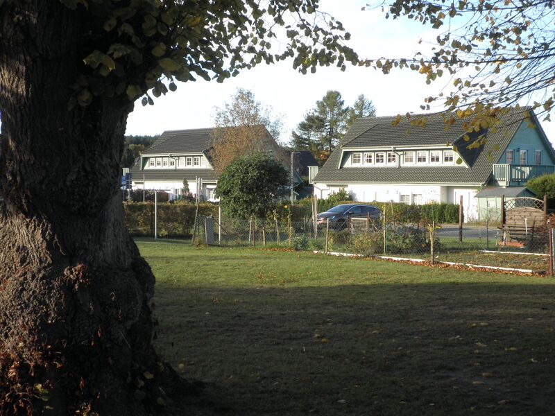 Datei:14 Fischerstr 10 Häuser für Bungalow 2016.JPG