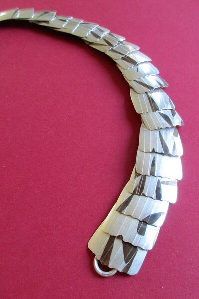 Datei:Halskette Niello 1988.JPG