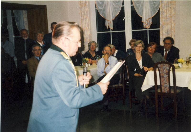 Datei:1998 W Hauff Inselhof.jpg