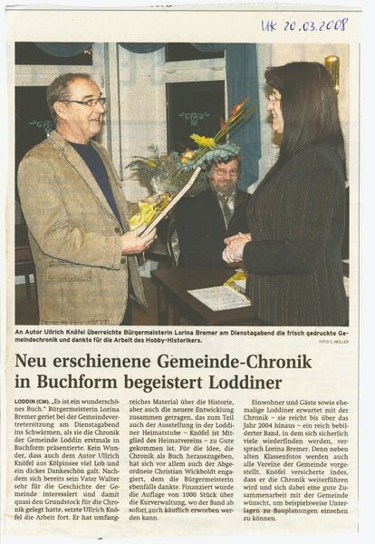 Datei:2008 Loddin Chronik Übeergabe.jpg