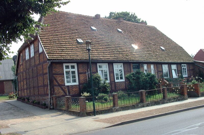 Datei:Dobbertin-Dorf 412 (2002).jpg