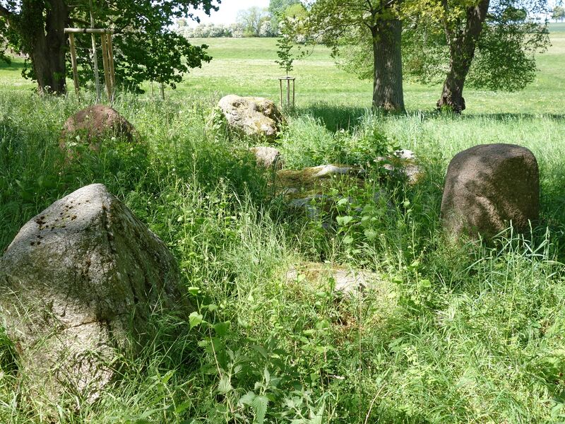 Datei:Hünengräber Basedow 2 1.jpg