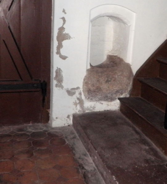 Datei:Netzelkow Mahlstein.jpg