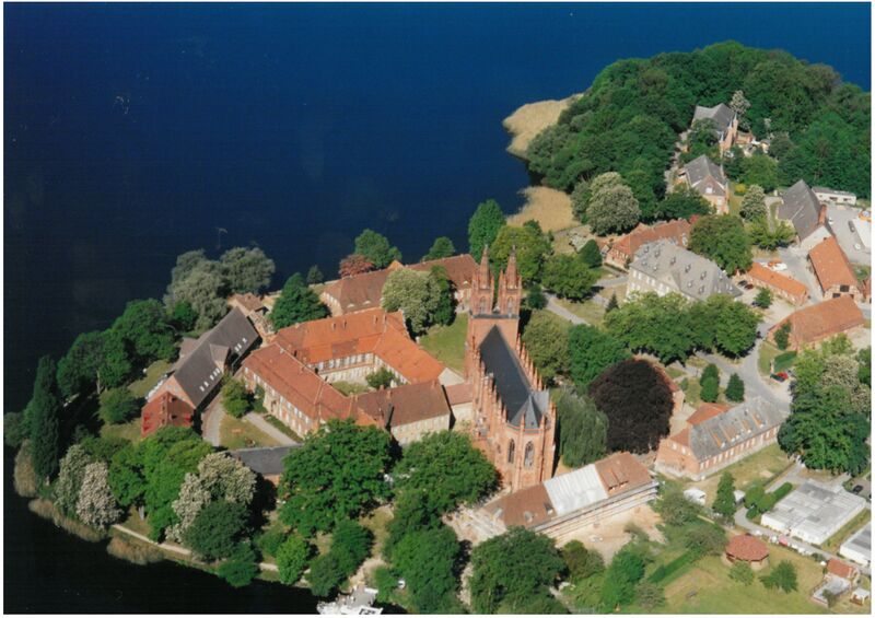 Datei:Dobbertin-Luftbild 240 (2000).jpg