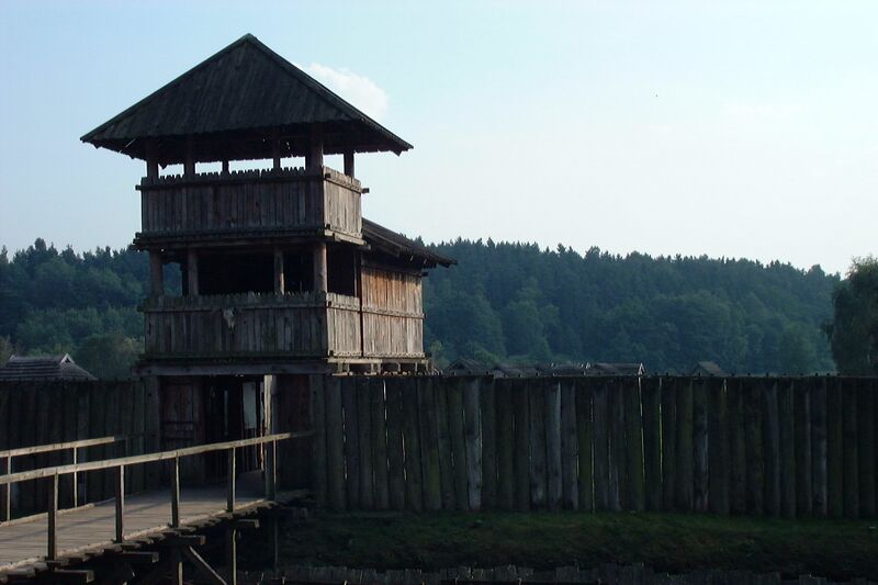 Datei:Groß Raden-Archäologisches Freilichtmuseum 07 (2002).jpg