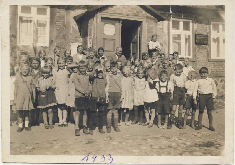 Datei:Klassenfoto Dorfschule Voelkshagen.jpg