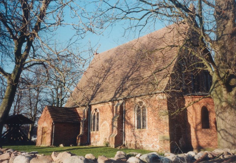 Datei:Netzelkow Kirche.jpg