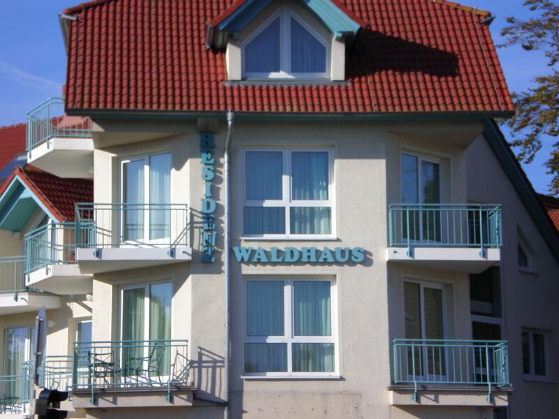 Datei:2008 Waldhaus.jpg