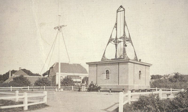 Datei:Warnemünde die Leuchte um 1870.jpg