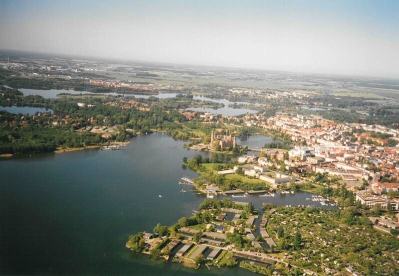 Datei:Schwerin-Luftbild 0332 (2000).jpg