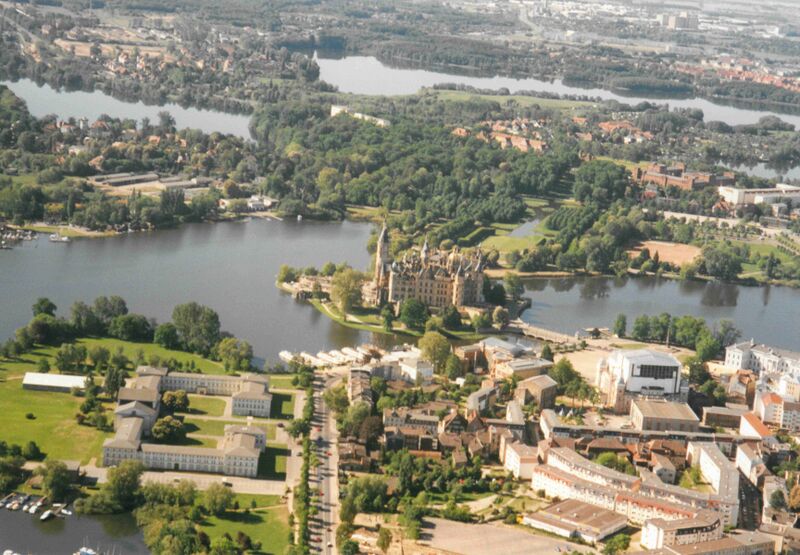 Datei:Schwerin-Luftbild 0341 (2000).jpg