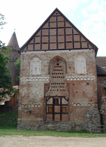 Datei:Burg Stargard-90 (2003).jpg