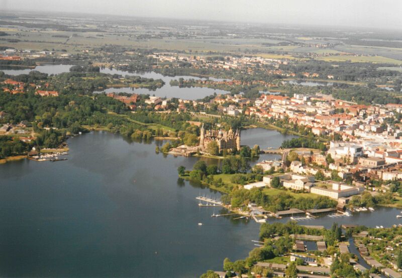 Datei:Schwerin-Luftbild 0330 (2000).jpg