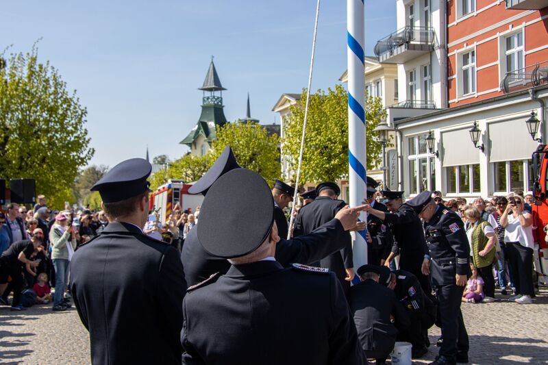 Datei:Zinnowitz-Maibaum 2025-2.jpg