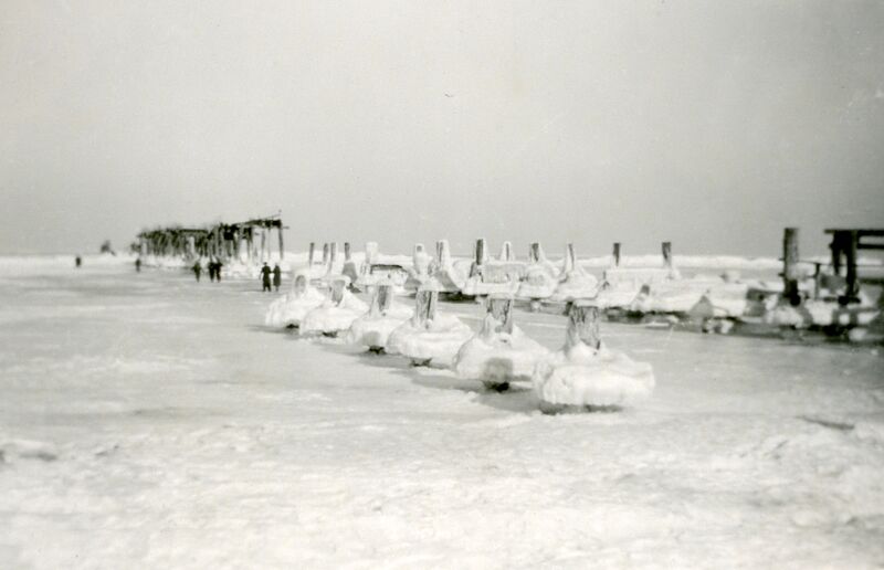Datei:Zinnowitz-Winter 1954-von Olaf Carnin-2.jpg
