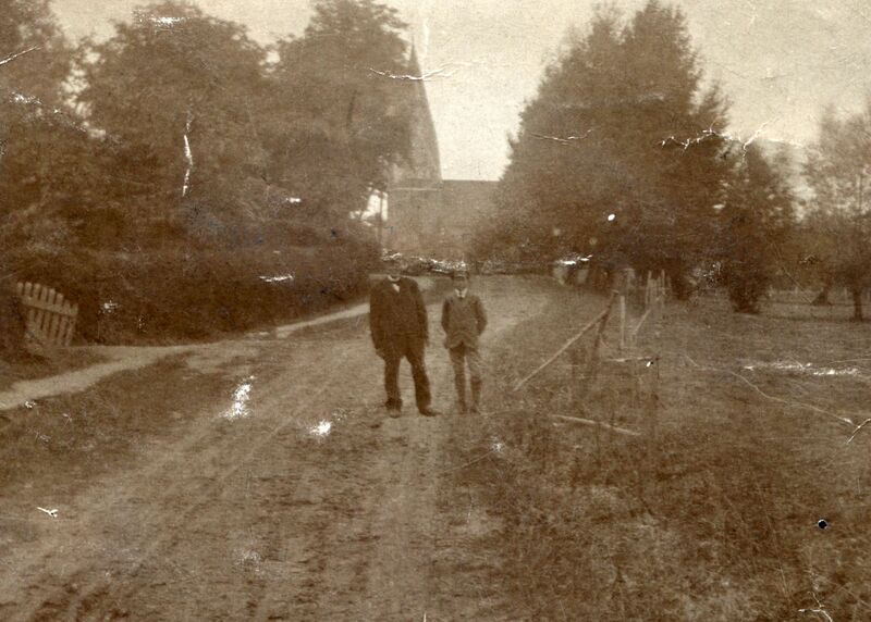 Datei:Diedrichshagen Dorfstrasse um 1920.jpg
