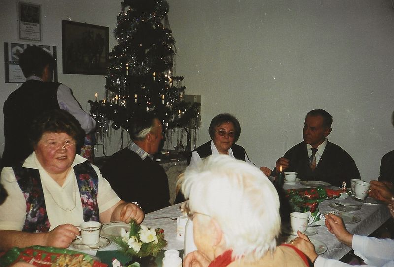 Datei:Gemeinderaum 1999 Weihnachten.jpg