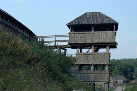 Groß Raden-Archäologisches Freilichtmuseum 21 (2002).jpg