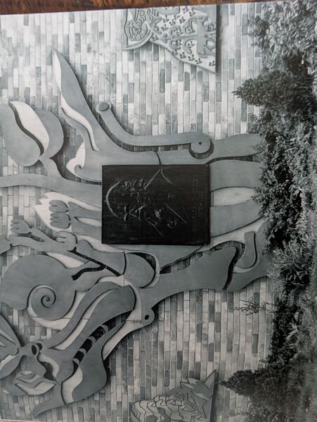 Datei:Darwin Wand Rostocker Zoo.jpg