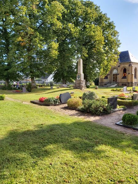Datei:Zahrensdorf.Denkmal.jpg