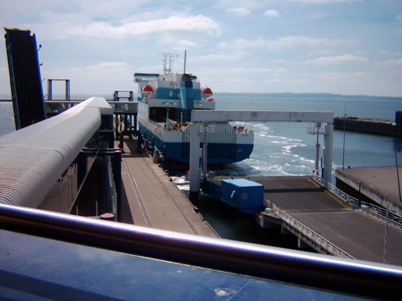 Datei:Rügen Mukran002Fähre.JPG