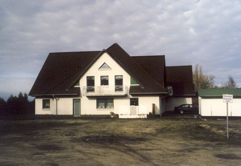 Datei:2000 Dorfstra 15c.jpg