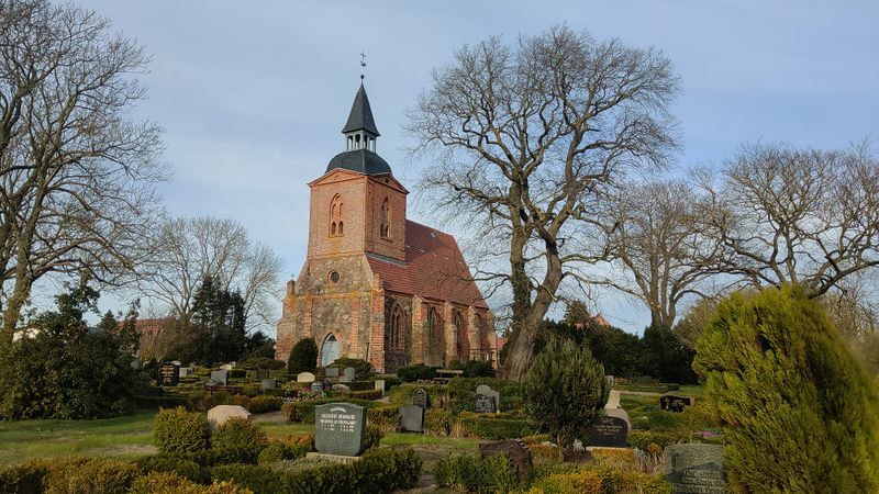 Datei:Trantow 2021 Kirche Westseite.jpg