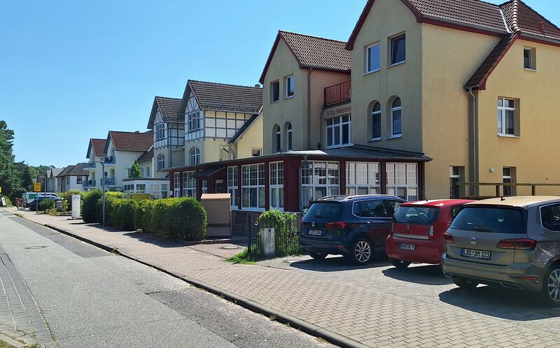 Datei:Zempin -Waldstraße Häuser Ensemble 2024.jpg