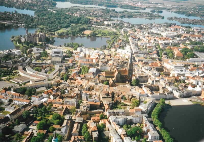 Datei:Schwerin-Luftbild 0350 (2000).jpg
