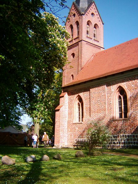 Datei:Kirche Krummin süd.jpg