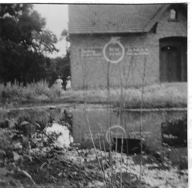 Datei:Platz an der Schule.jpg