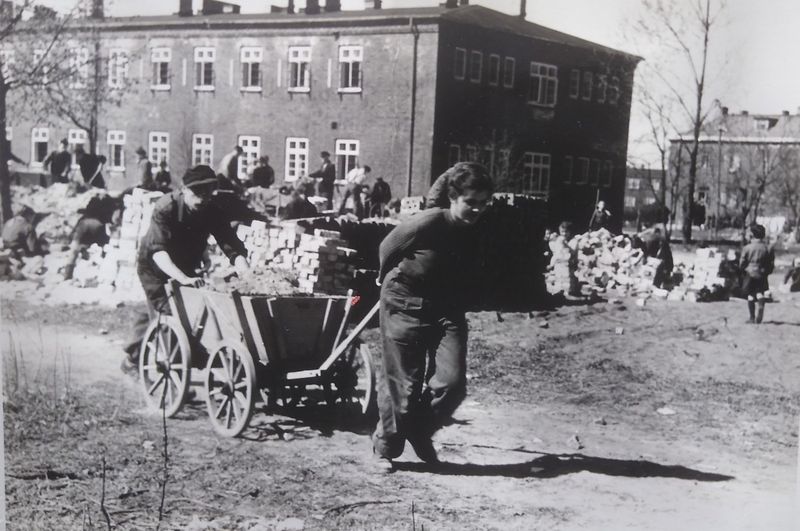 Datei:1952 Schule NAW2.jpg