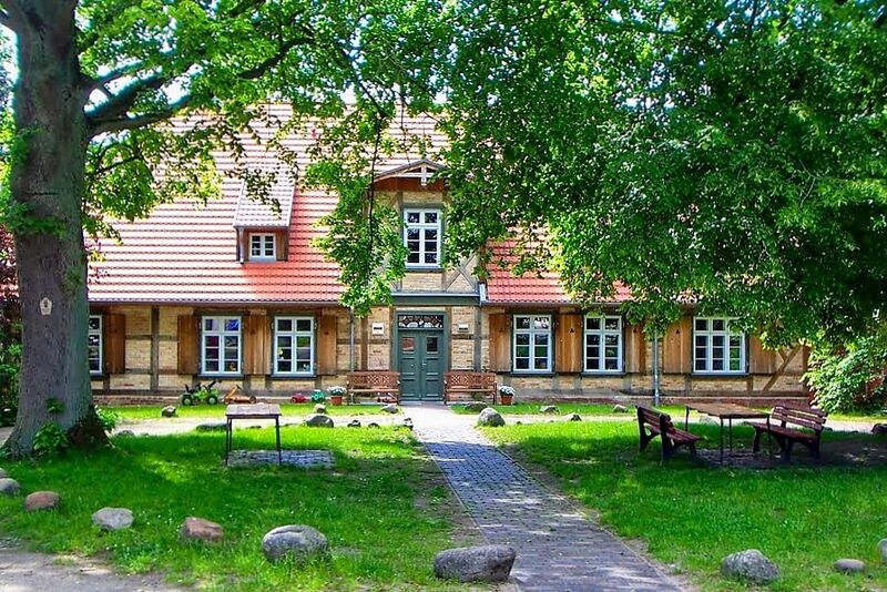 Datei:Fotopa Warin k Pfarrhaus.jpg