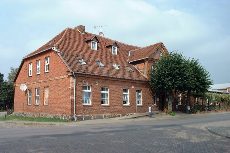 Datei:Dobbertin-Dorf 400 (2002).jpg