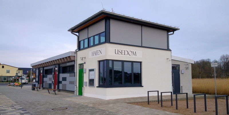 Datei:Stadt Usedom Hafengebäude.jpg