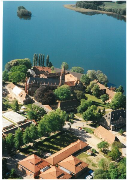 Datei:Dobbertin-Luftbild 202 (2000).jpg