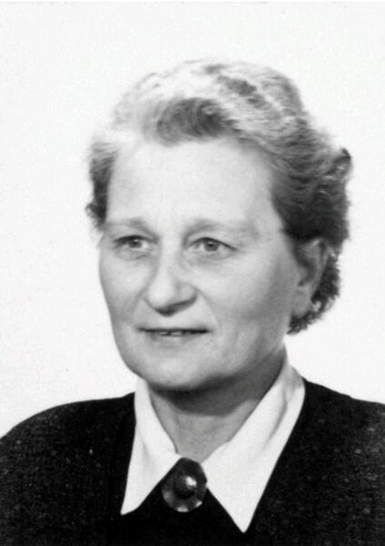 Datei:Zinnowitz-Lehrer-Uebe Marie.jpg